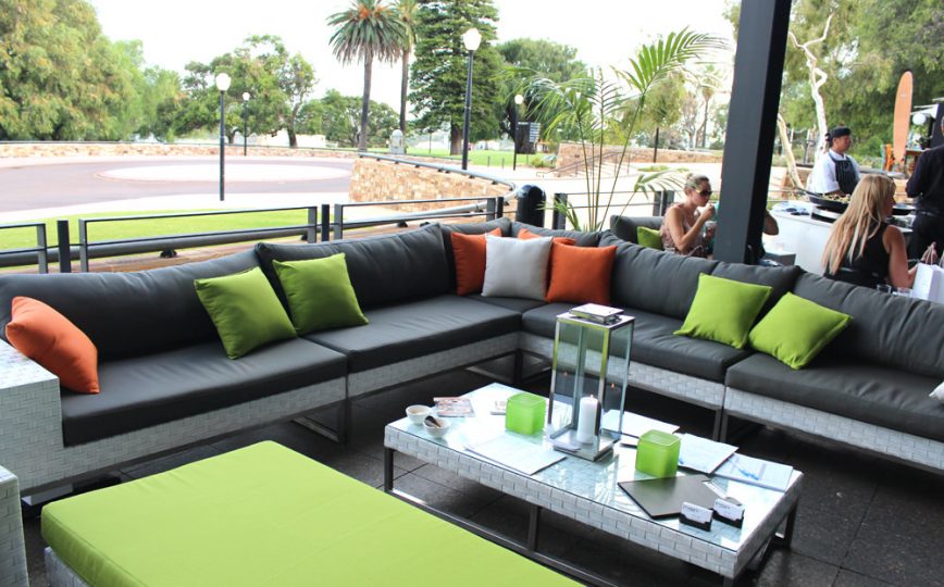 Outdoor setting lounge